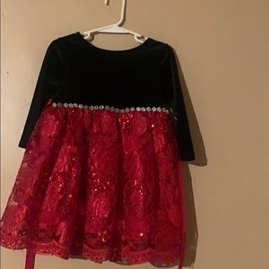 Black/red dress  2t